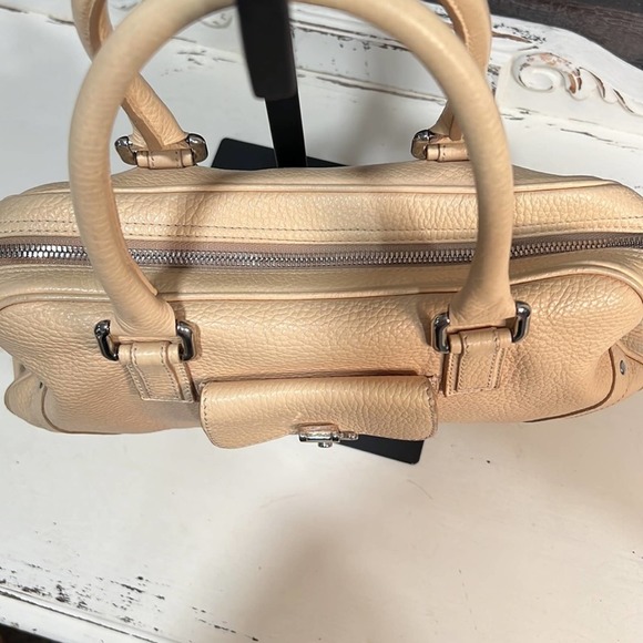 BURBERRY Creamy Tan Leather Rolled Handle Button Lock Bag - Picture 4 of 16